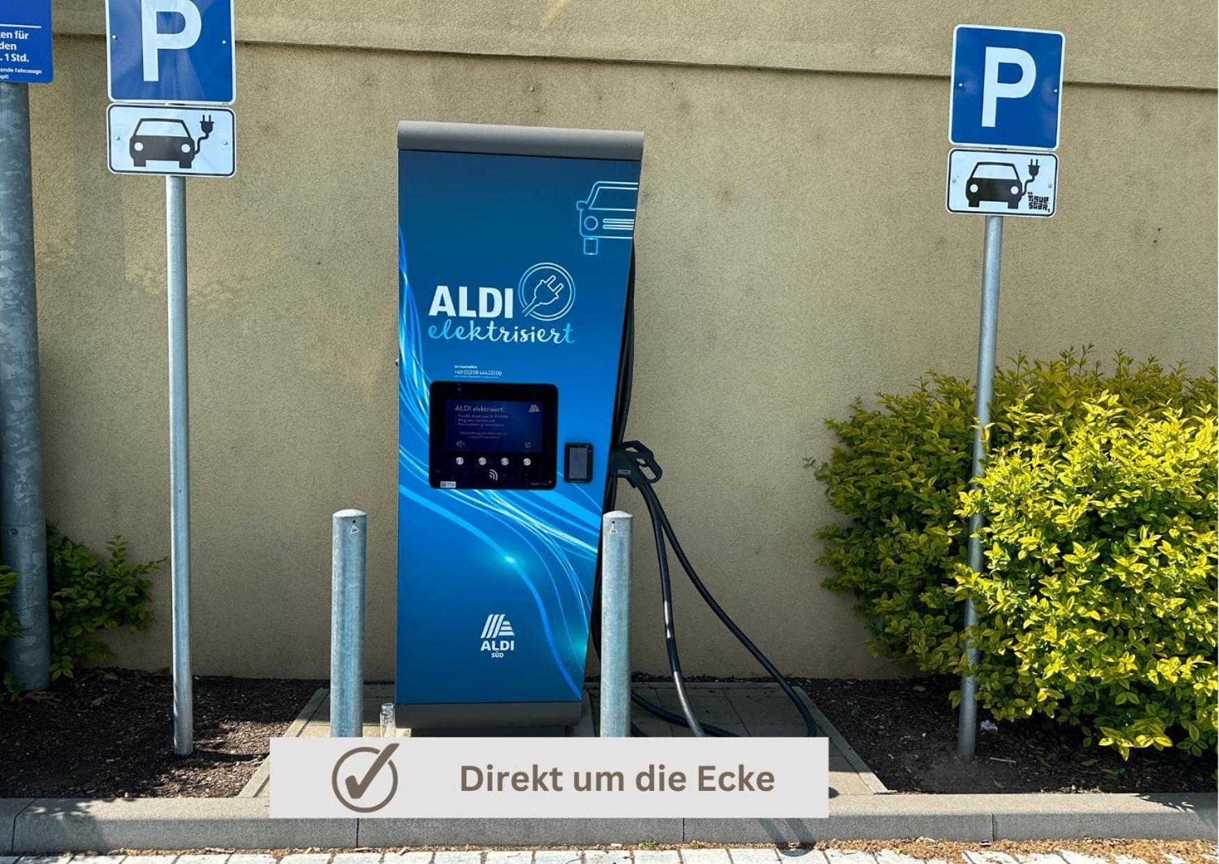 African-Style Apartment - Stadtnah, Parkplatz, E-Ladestation Fuer Auto & Fahrraeder, Gitterbox Fuer Fahrraeder, Fitnessstudio Coblenza Esterno foto